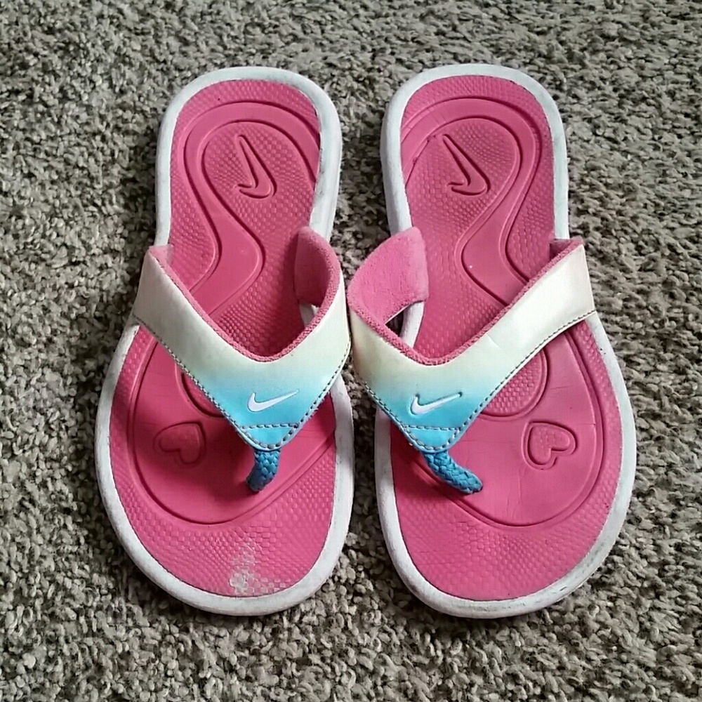 Girls nike flip flops